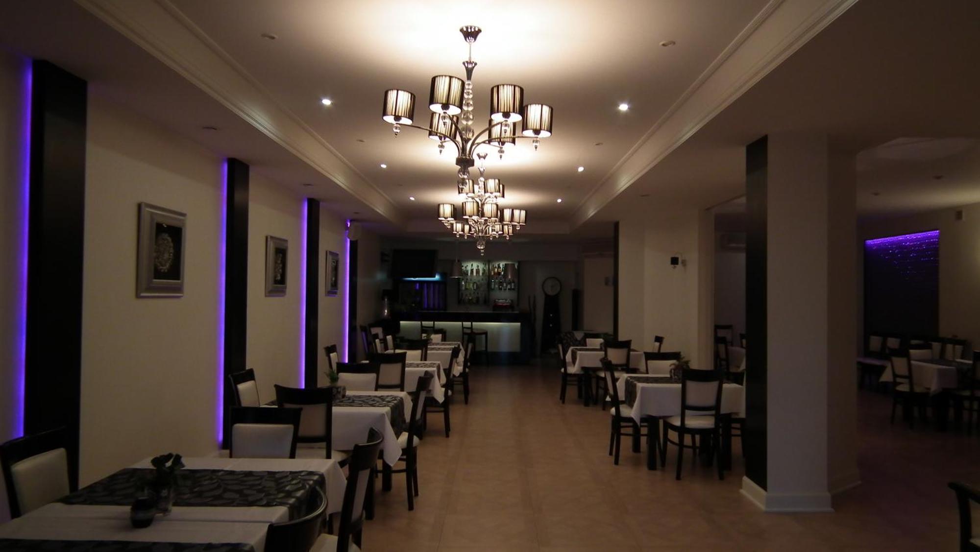 Hotel & Restauracja Glass Radom Esterno foto